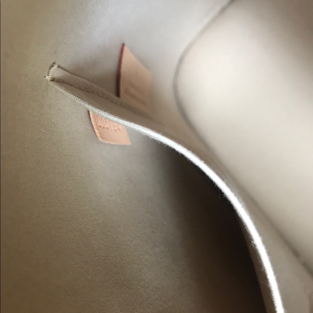 Louis Vuitton Alma Vernis PM Dune (Nude) Bag - Picture 6 of 8